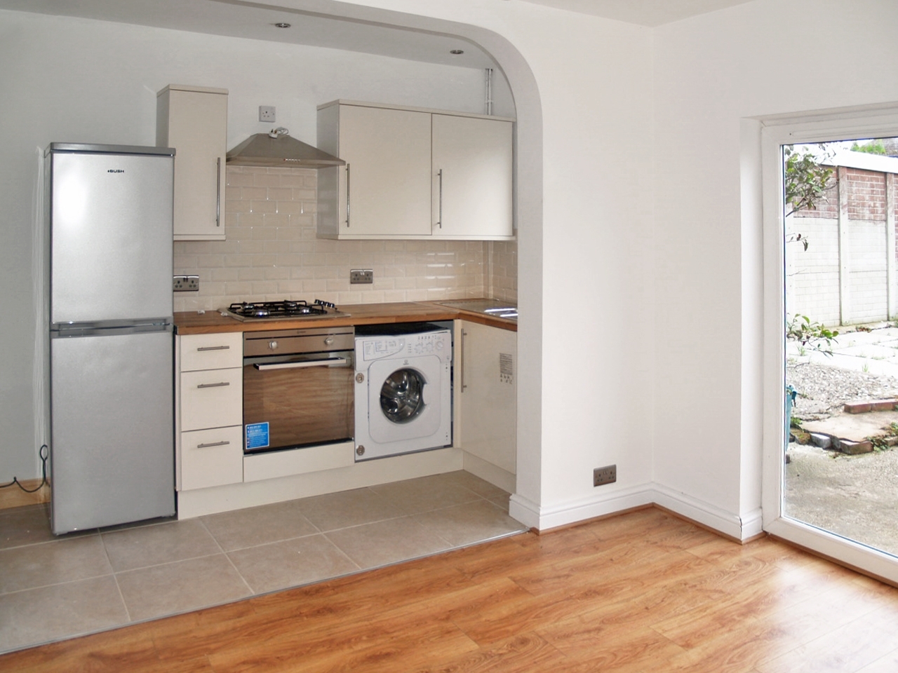 2 bedroom semi detached house Sold in Birmingham - photograph 3.