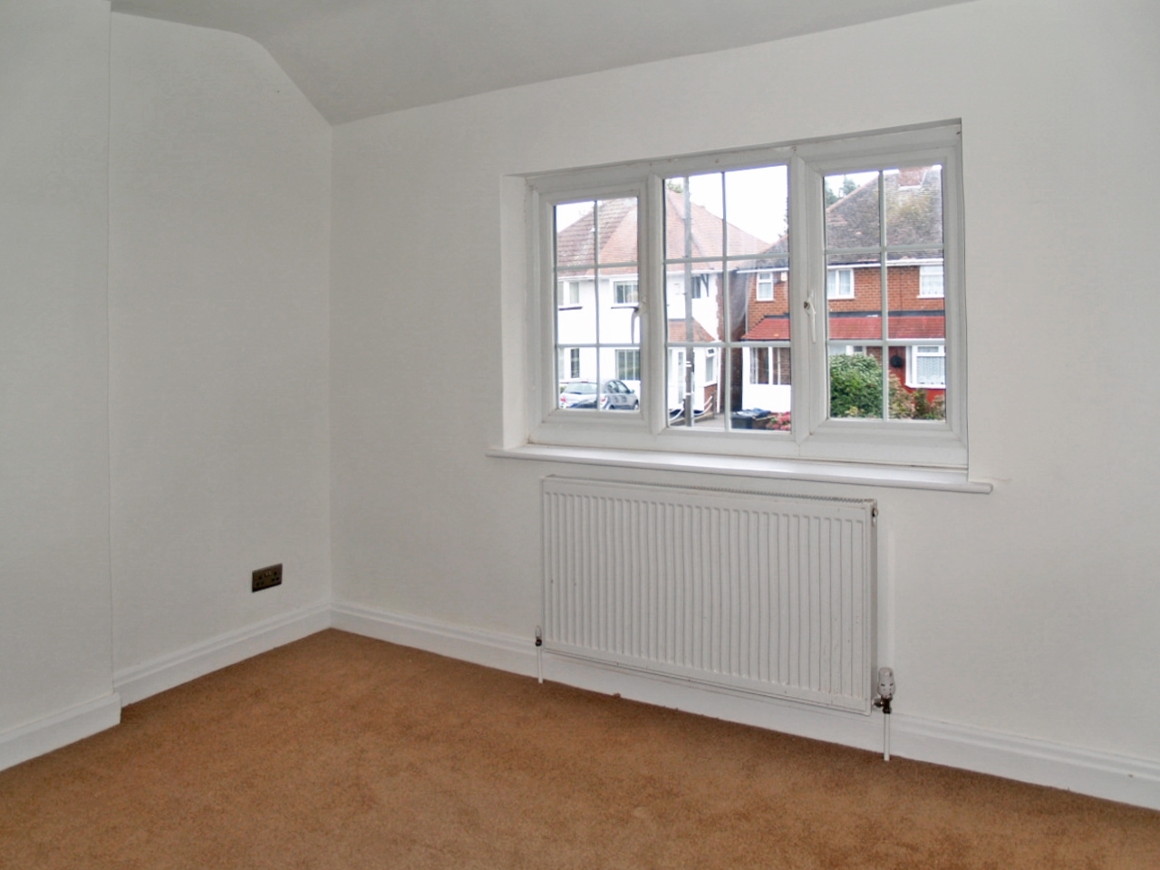 2 bedroom semi detached house Sold in Birmingham - photograph 5.