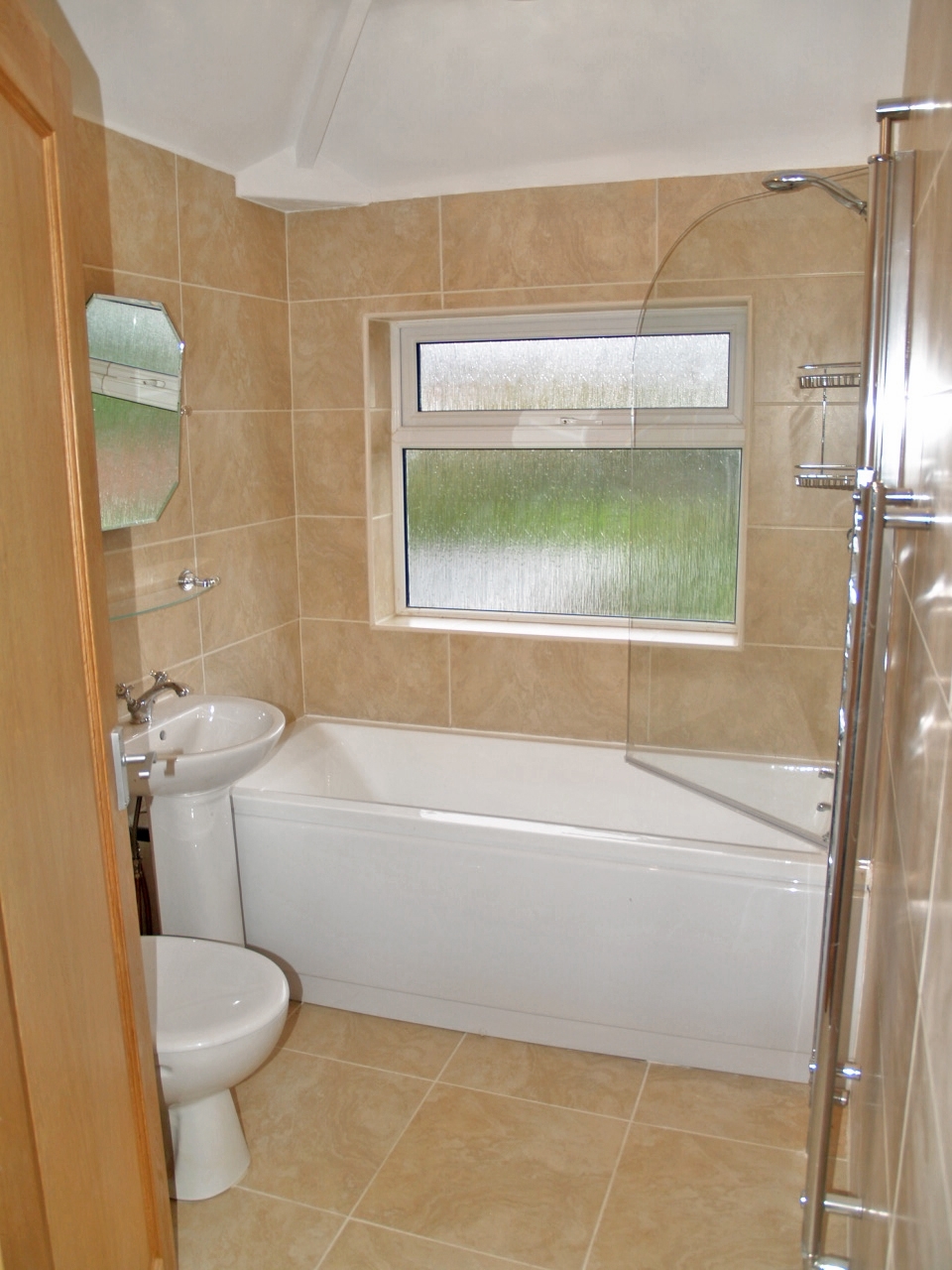 2 bedroom semi detached house Sold in Birmingham - photograph 6.