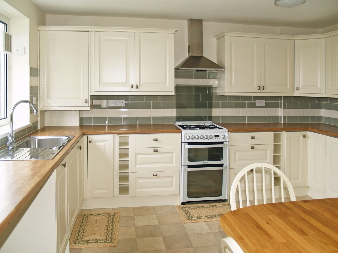 2 bedroom second floor apartment Sold in Solihull - photograph 3.