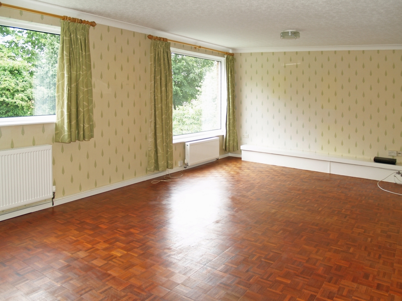 2 bedroom second floor apartment Sold in Solihull - photograph 5.
