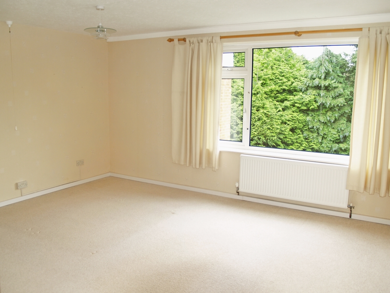 2 bedroom second floor apartment Sold in Solihull - photograph 9.