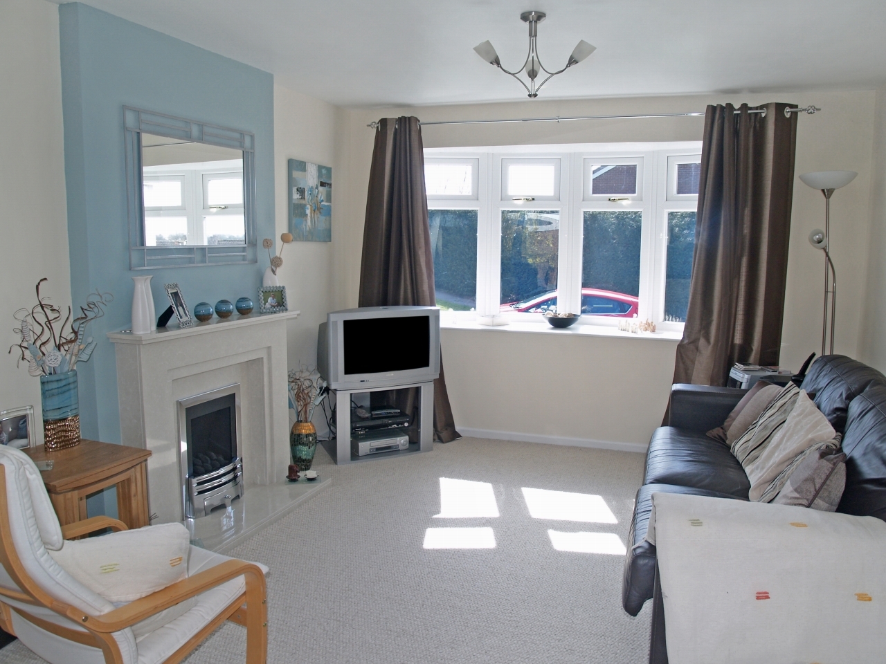 3 bedroom semi detached house SSTC in Solihull - photograph 3.