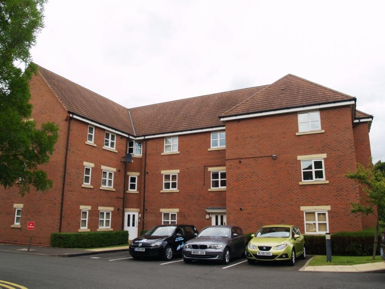 2 bedroom apartment flat/apartment SSTC in Solihull - Main Image.