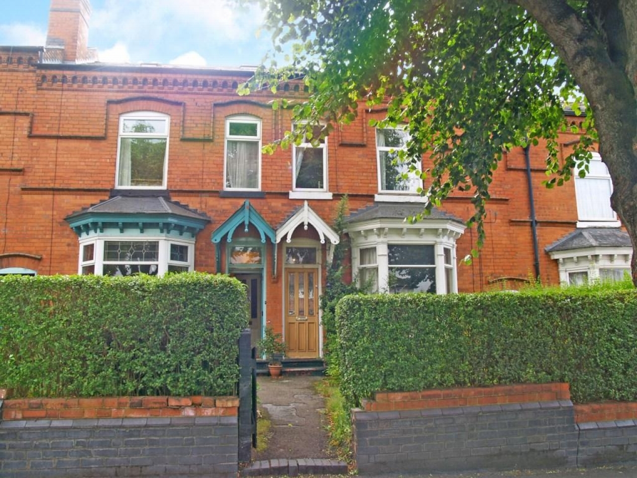 5 bedroom mid terraced house SSTC in Birmingham - Main Image.