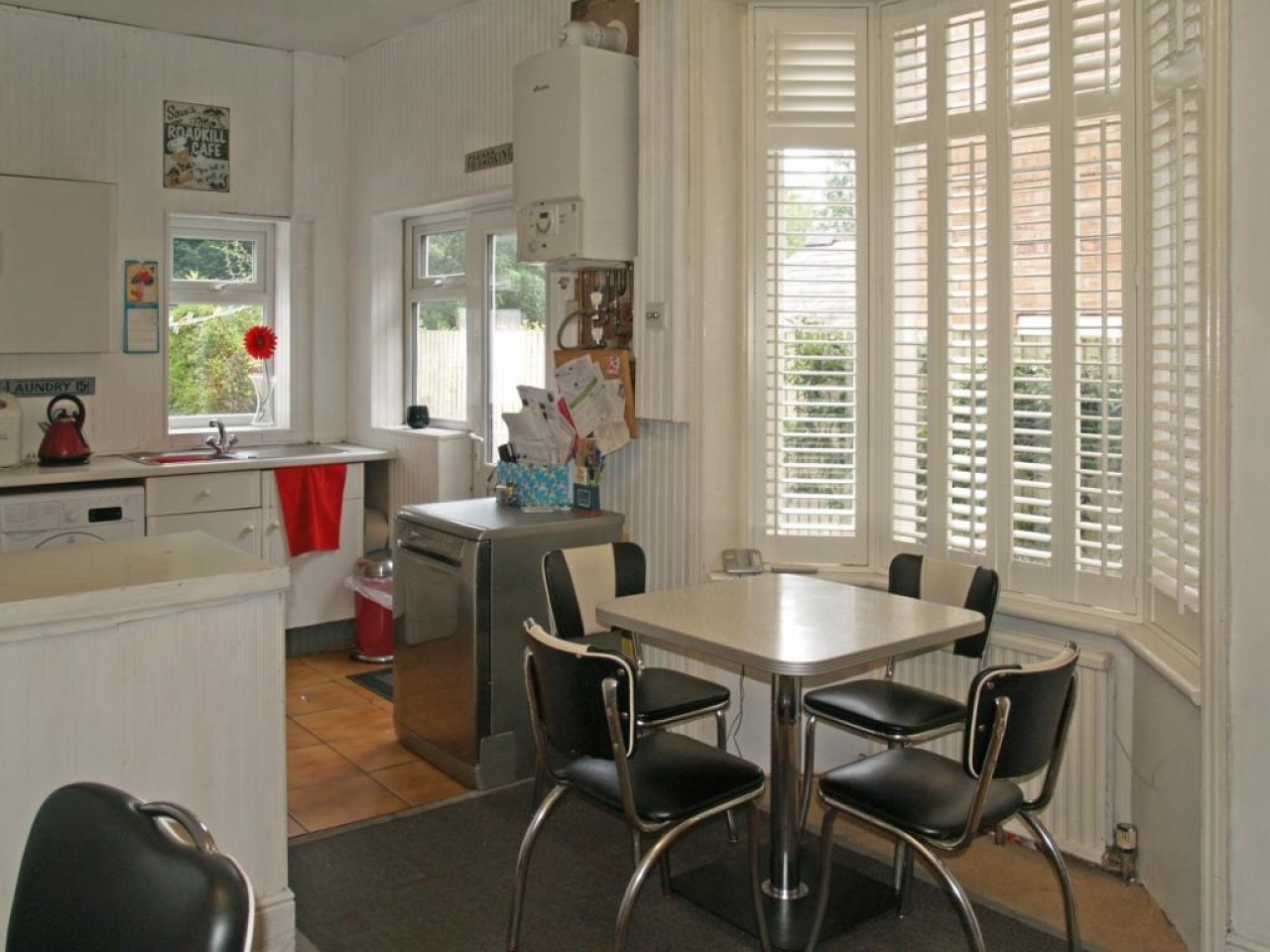 5 bedroom mid terraced house SSTC in Birmingham - photograph 6.