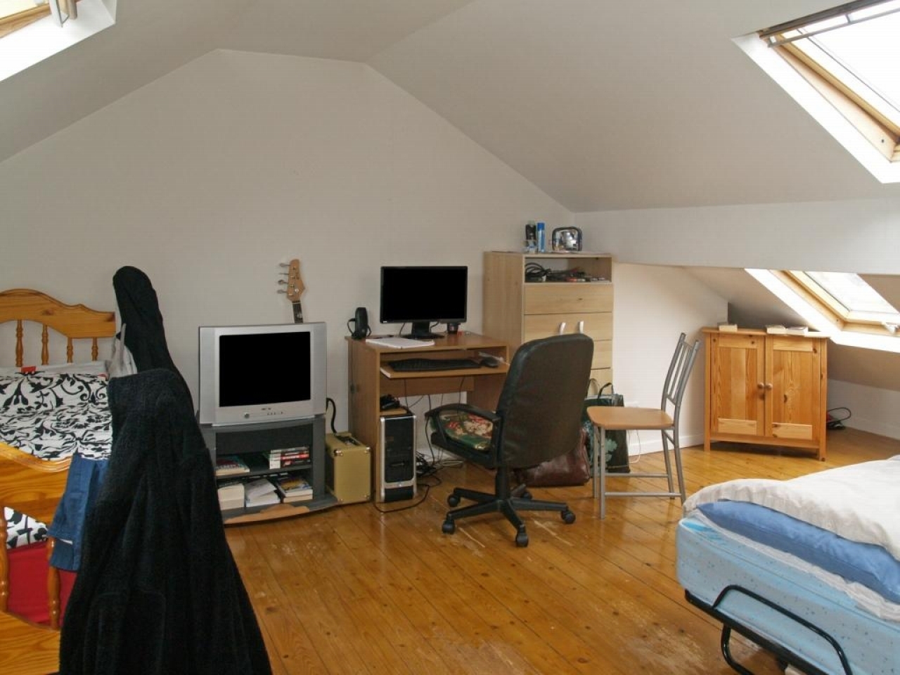 5 bedroom mid terraced house SSTC in Birmingham - photograph 9.