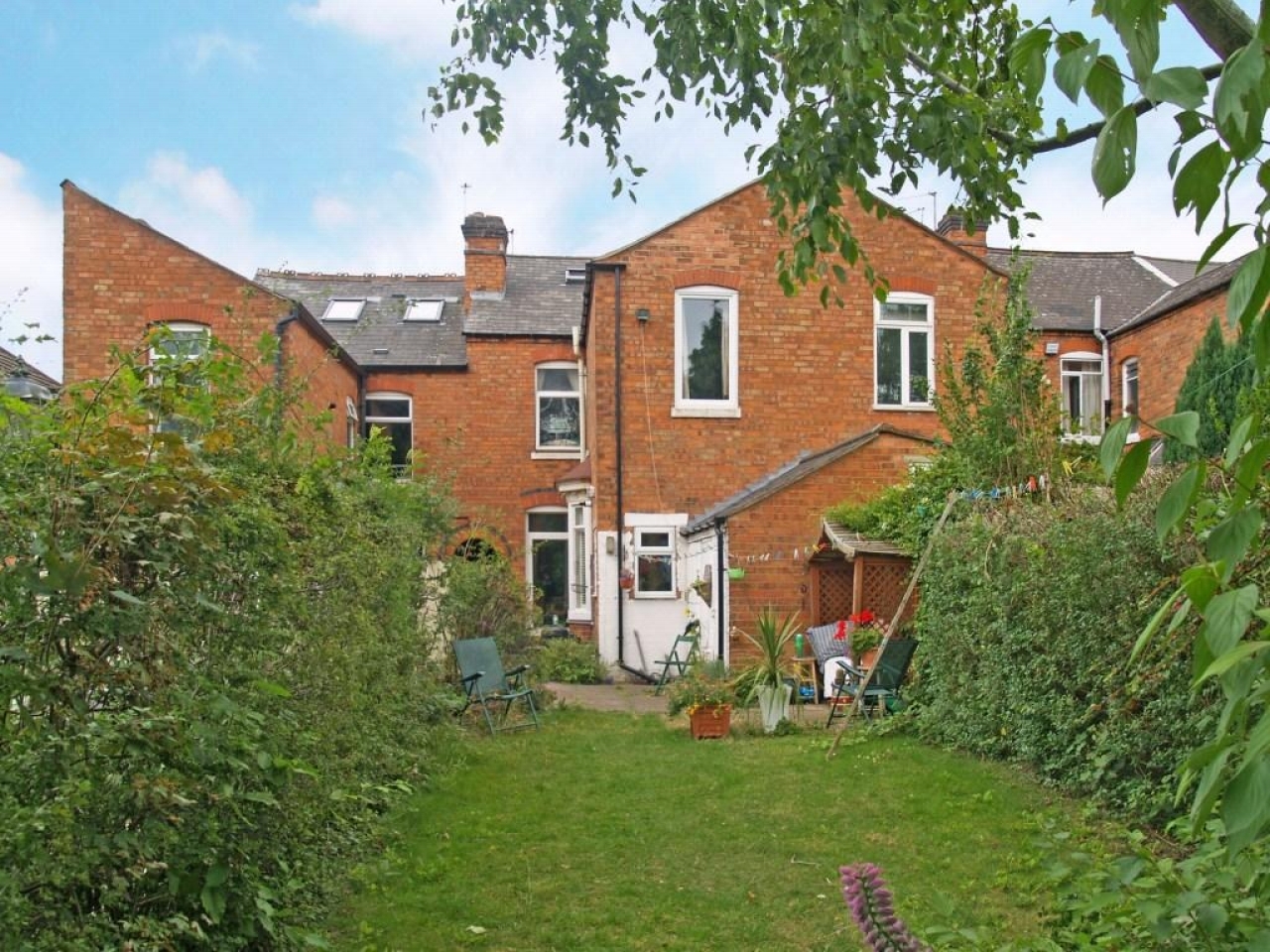 5 bedroom mid terraced house SSTC in Birmingham - photograph 10.
