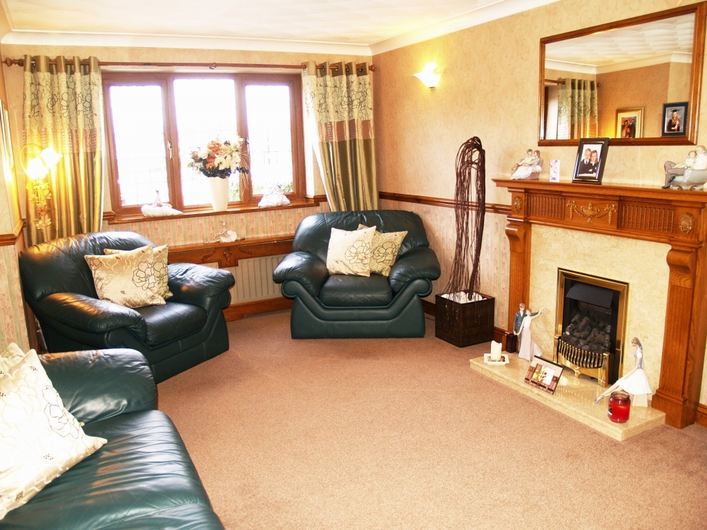 4 bedroom detached house Sold in Birmingham - photograph 2.