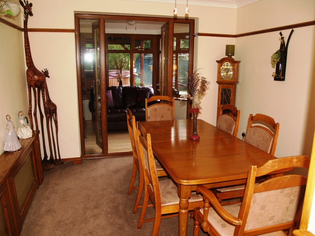 4 bedroom detached house Sold in Birmingham - photograph 4.