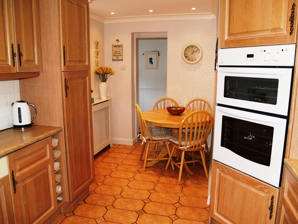 4 bedroom detached house Sold in Birmingham - photograph 5.