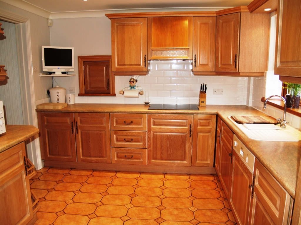 4 bedroom detached house Sold in Birmingham - photograph 6.