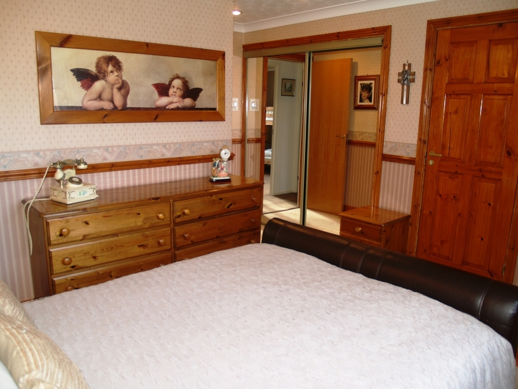 4 bedroom detached house Sold in Birmingham - photograph 9.