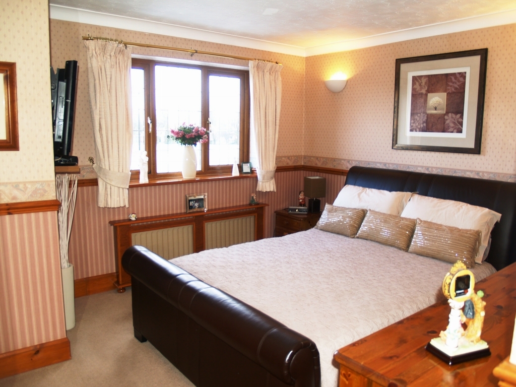 4 bedroom detached house Sold in Birmingham - photograph 10.