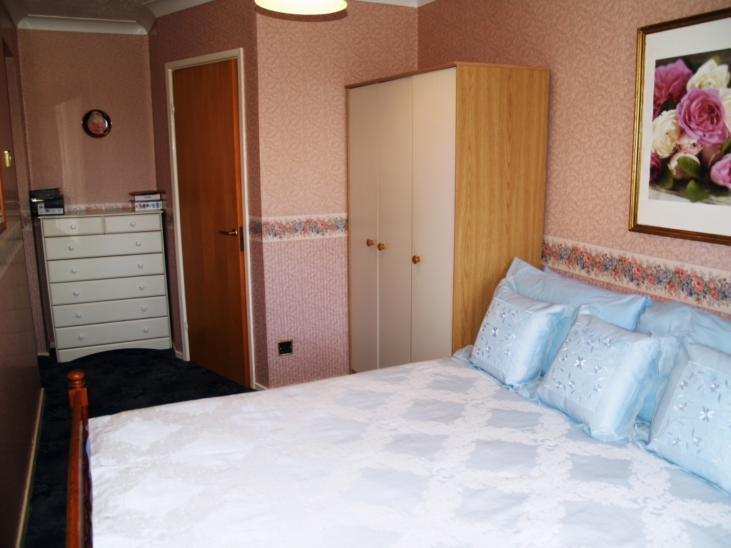 4 bedroom detached house Sold in Birmingham - photograph 12.