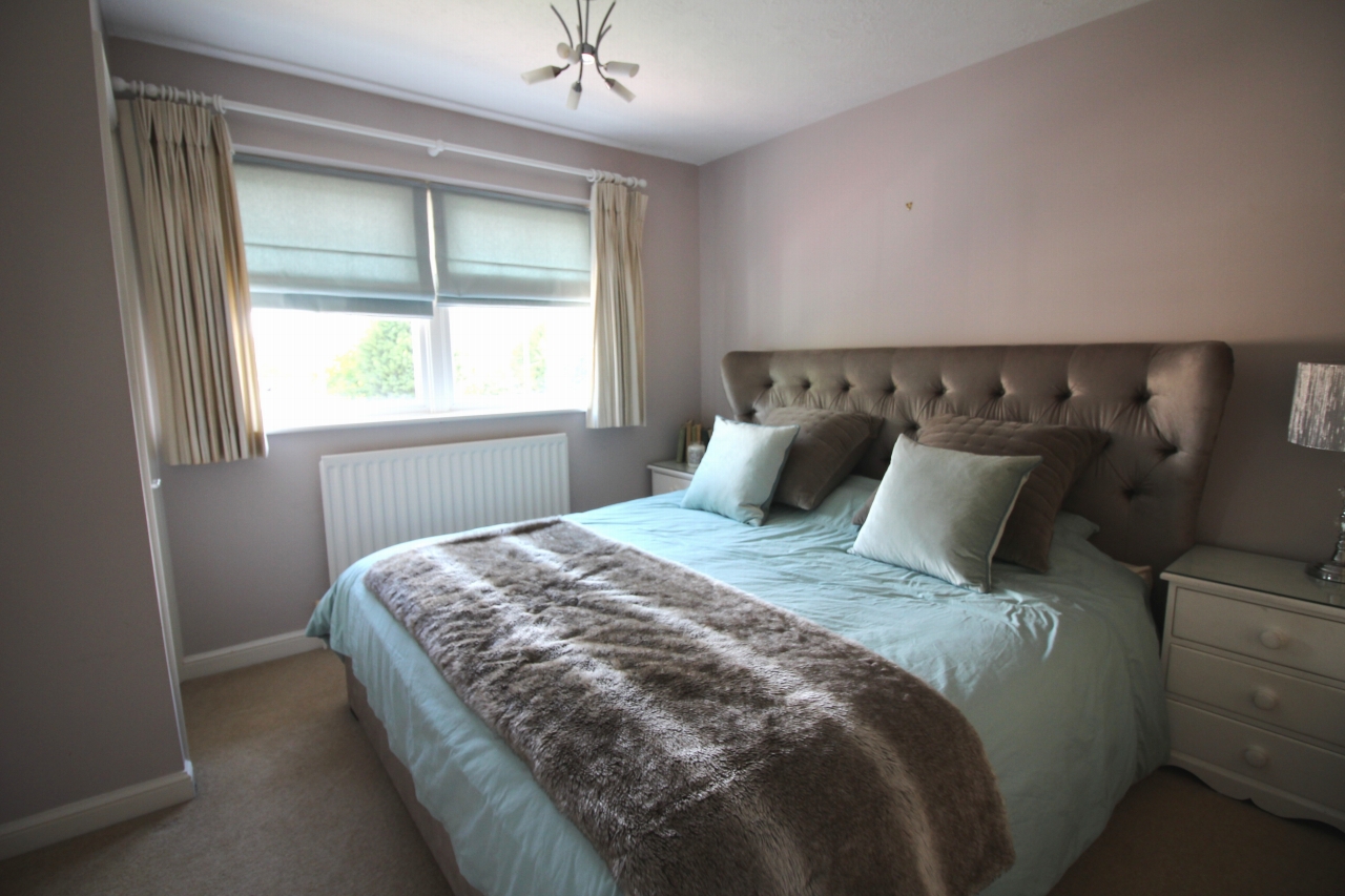 3 bedroom mid terraced house SSTC in Solihull - Photograph 8.