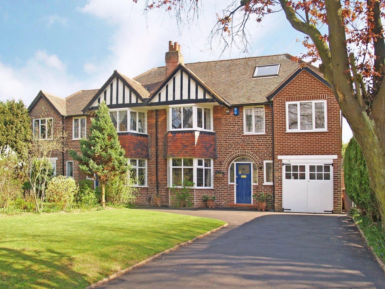 6 bedroom semi detached house SSTC in Solihull - Main Image.