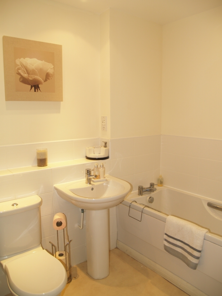 2 bedroom ground floor apartment SSTC in Solihull - photograph 11.