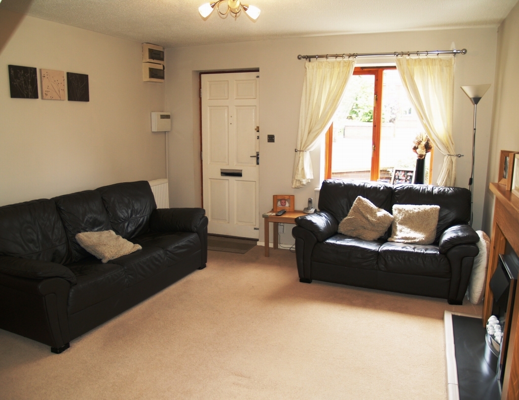 2 bedroom mid terraced house Sold in Birmingham - photograph 2.