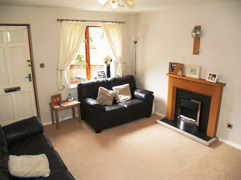 2 bedroom mid terraced house Sold in Birmingham - photograph 3.