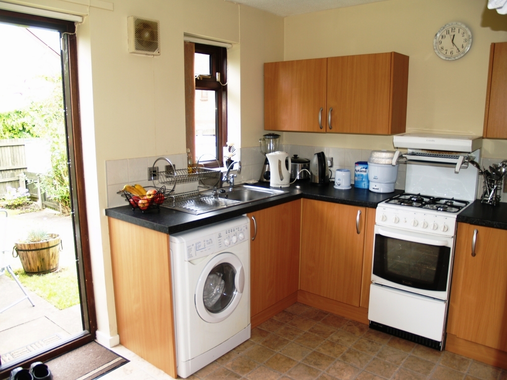 2 bedroom mid terraced house Sold in Birmingham - photograph 4.