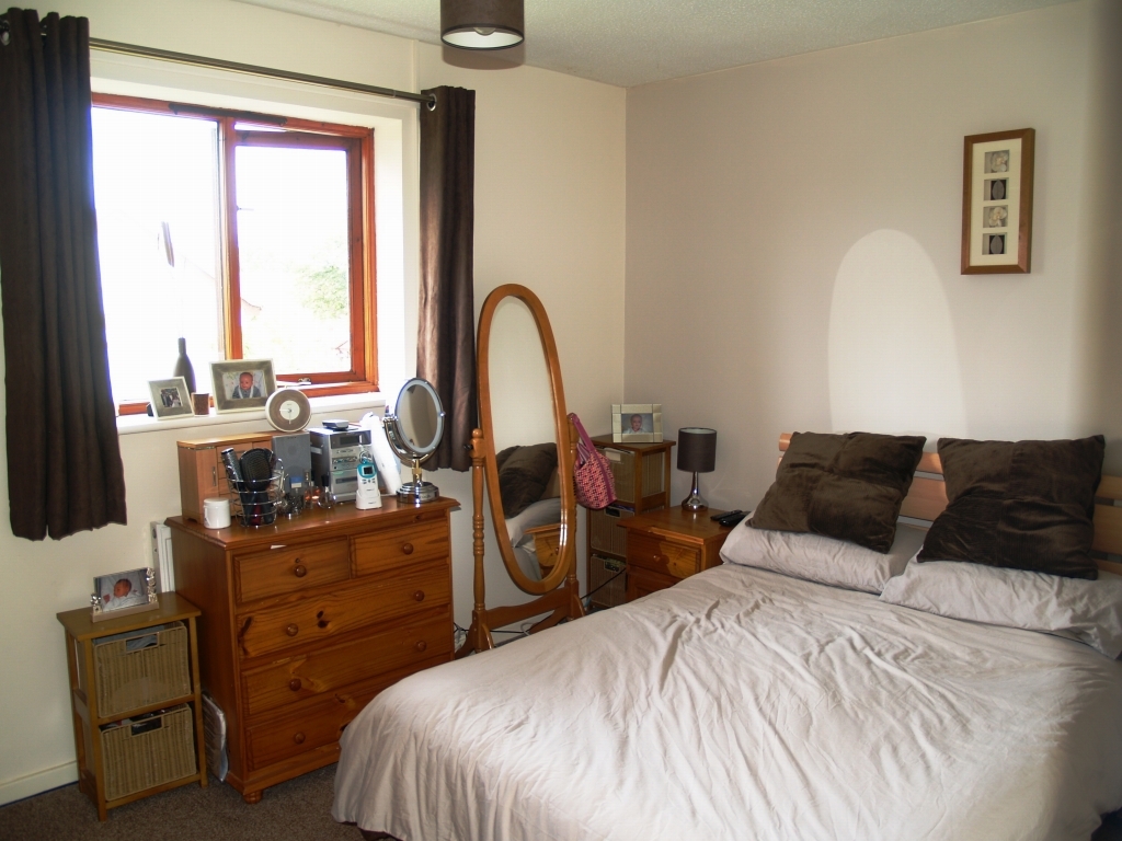 2 bedroom mid terraced house Sold in Birmingham - photograph 5.