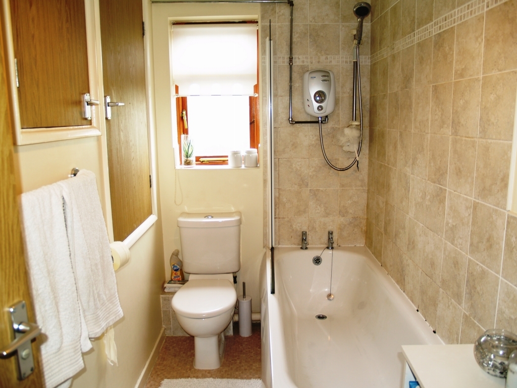 2 bedroom mid terraced house Sold in Birmingham - photograph 7.