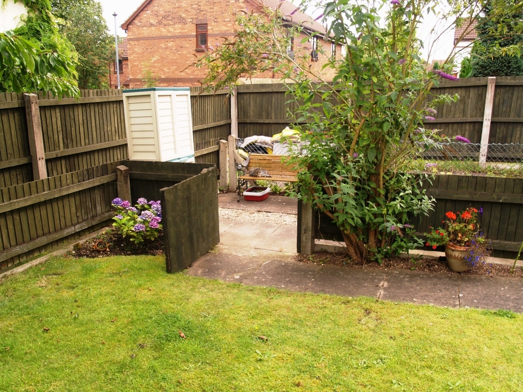 2 bedroom mid terraced house Sold in Birmingham - photograph 8.