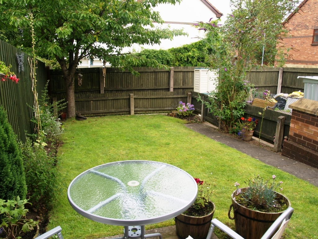 2 bedroom mid terraced house Sold in Birmingham - photograph 9.