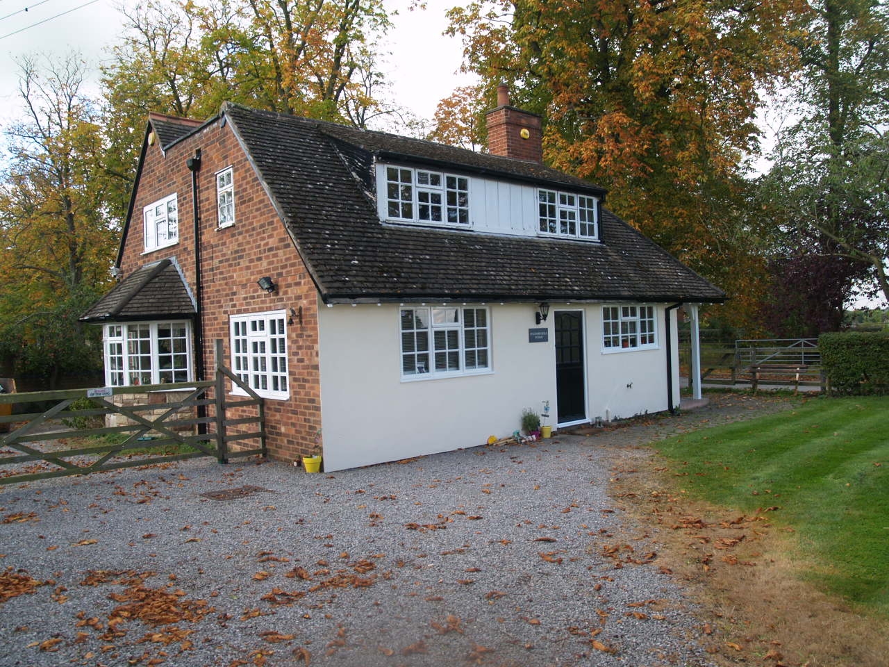 3 bedroom detached house Let Agreed in Solihull - Photograph 1.