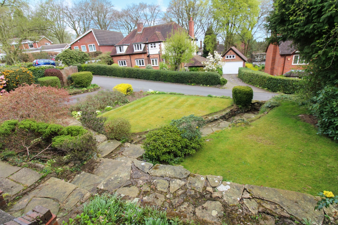 3 bedroom detached bungalow SSTC in Birmingham - photograph 2.
