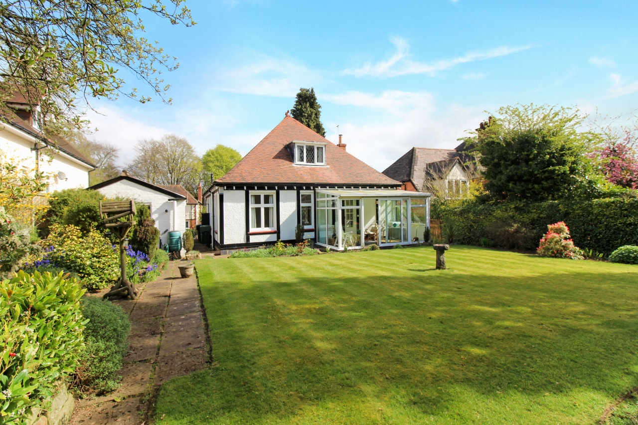 3 bedroom detached bungalow SSTC in Birmingham - photograph 5.