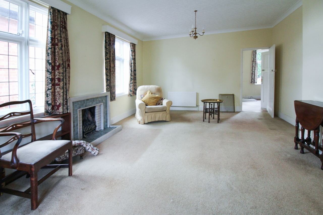 3 bedroom detached bungalow SSTC in Birmingham - photograph 6.