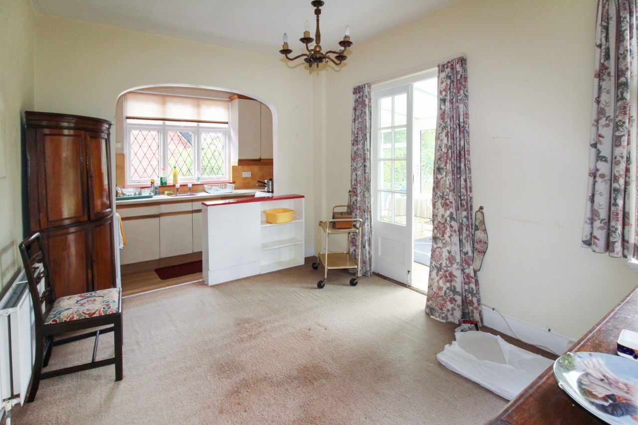 3 bedroom detached bungalow SSTC in Birmingham - photograph 7.