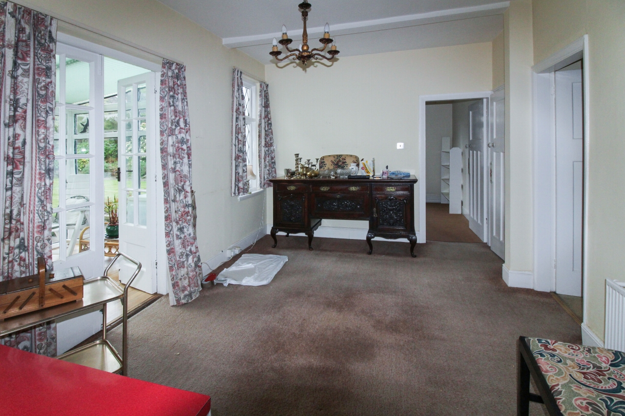3 bedroom detached bungalow SSTC in Birmingham - photograph 8.