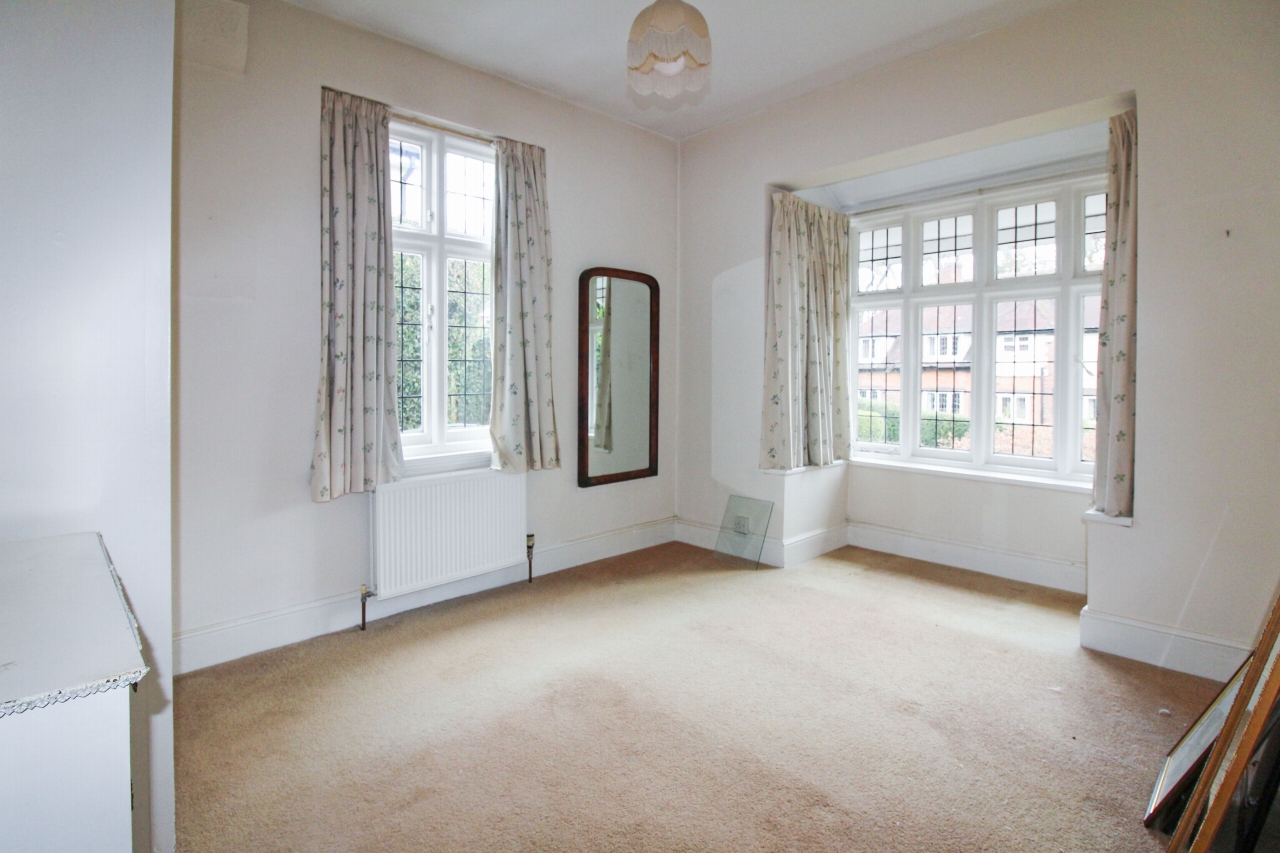 3 bedroom detached bungalow SSTC in Birmingham - photograph 13.