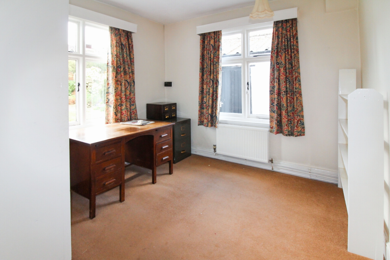 3 bedroom detached bungalow SSTC in Birmingham - photograph 14.