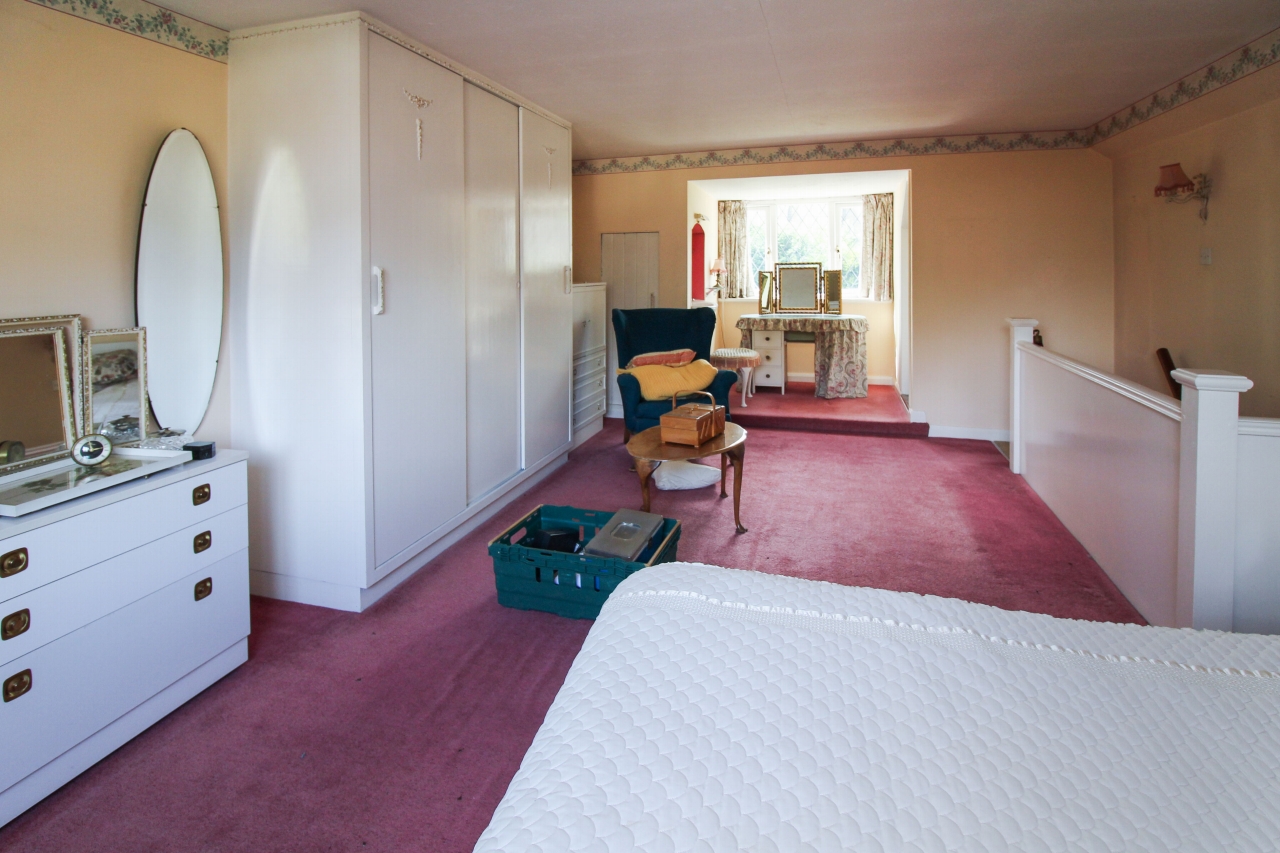 3 bedroom detached bungalow SSTC in Birmingham - photograph 11.