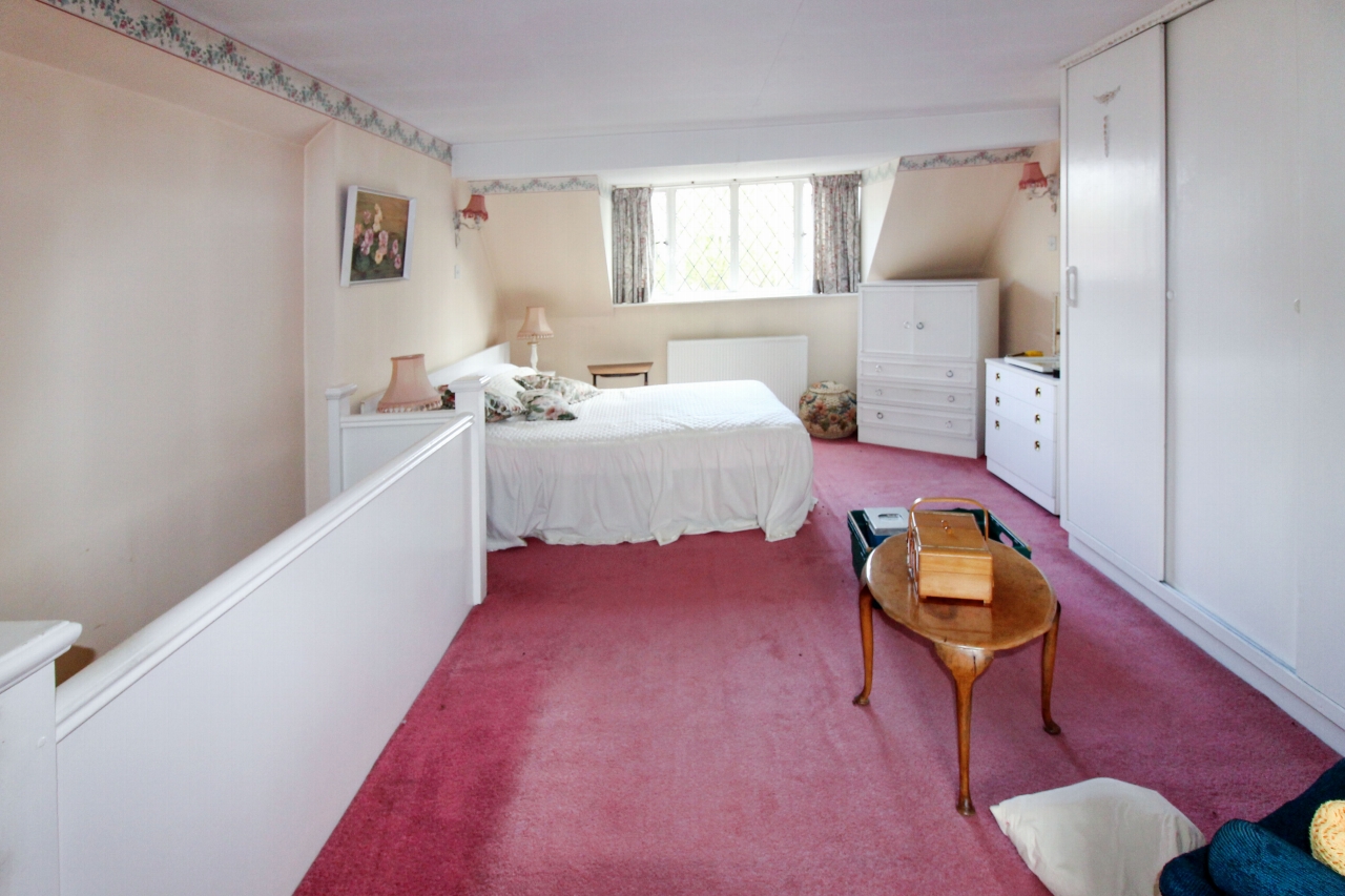 3 bedroom detached bungalow SSTC in Birmingham - photograph 12.