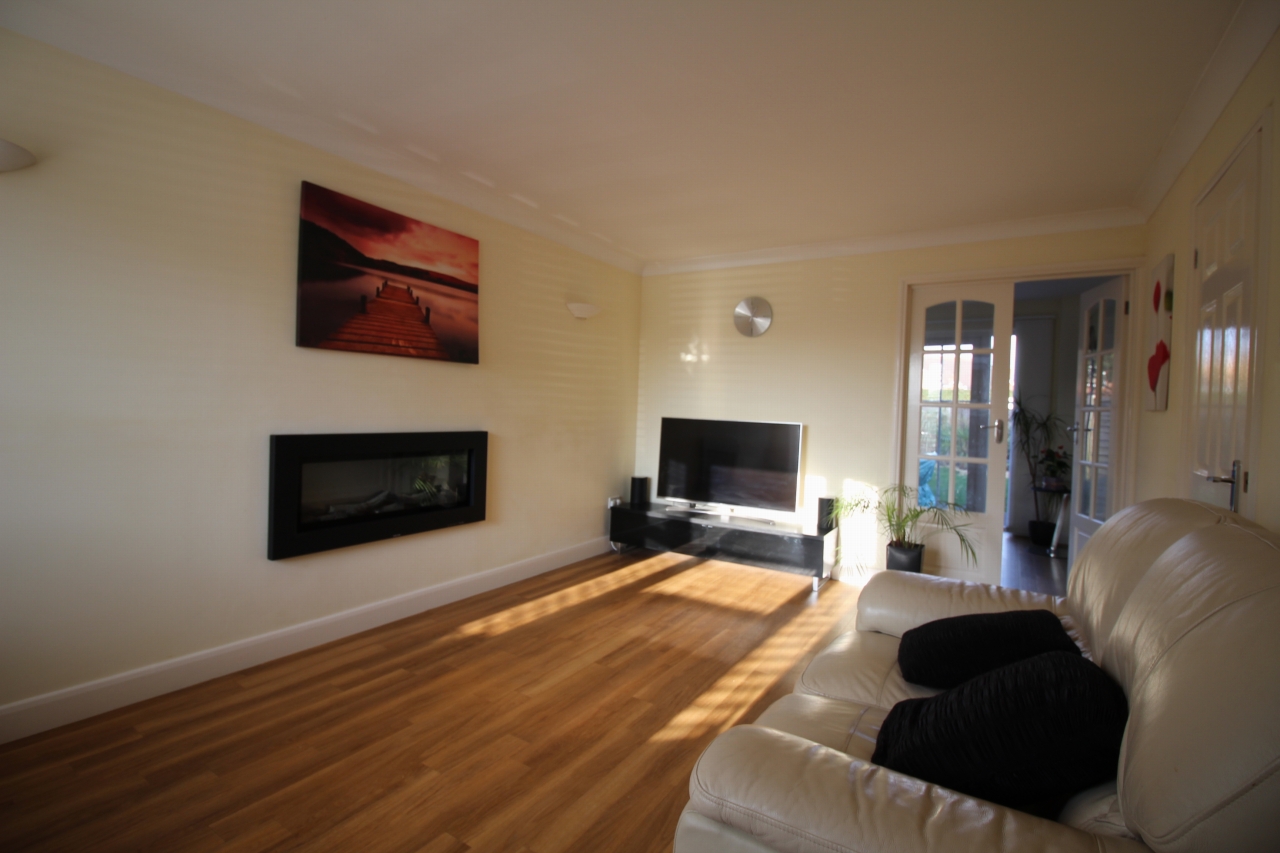 3 bedroom detached house SSTC in Solihull - Photograph 3.