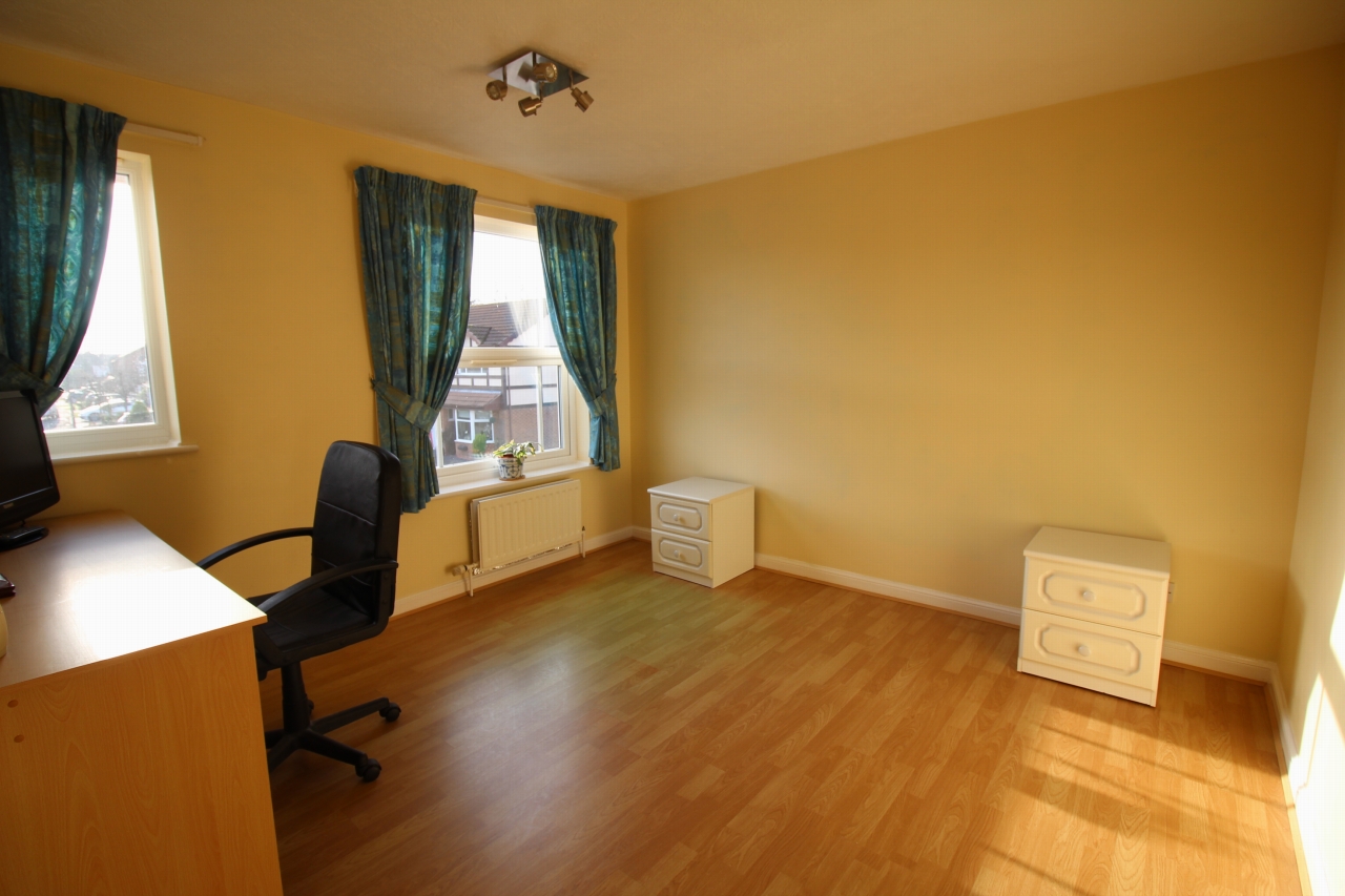 3 bedroom detached house SSTC in Solihull - Photograph 10.