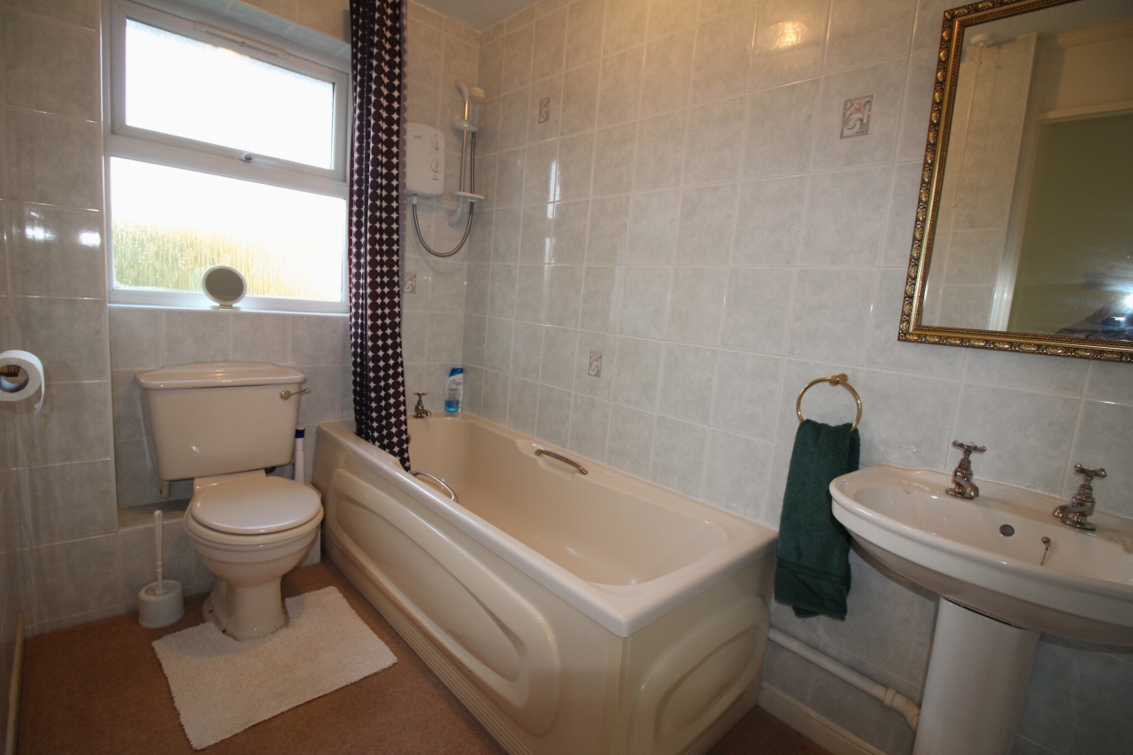 3 bedroom detached house SSTC in Solihull - Photograph 12.