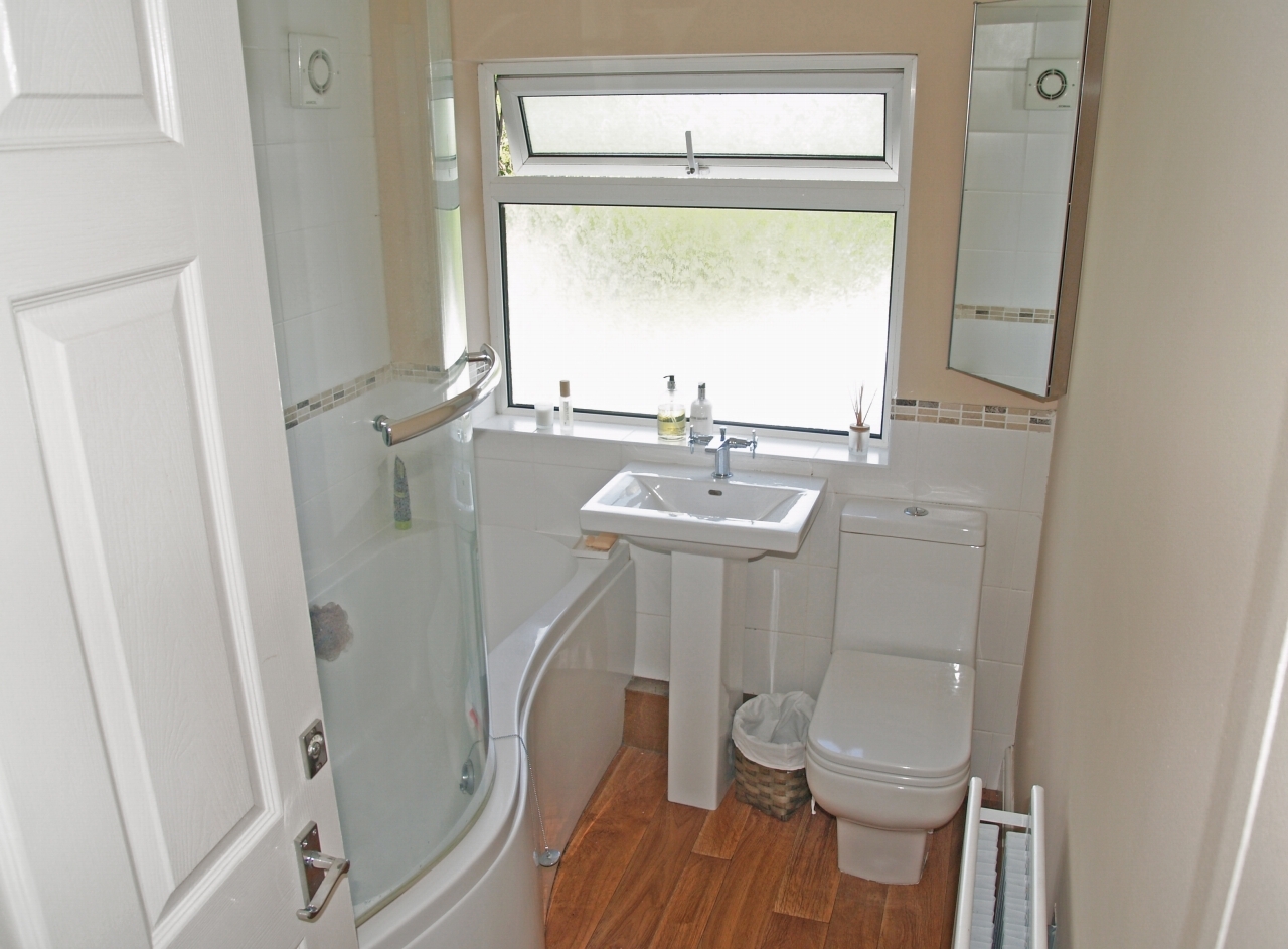 2 bedroom semi detached house Sold in Birmingham - photograph 11.