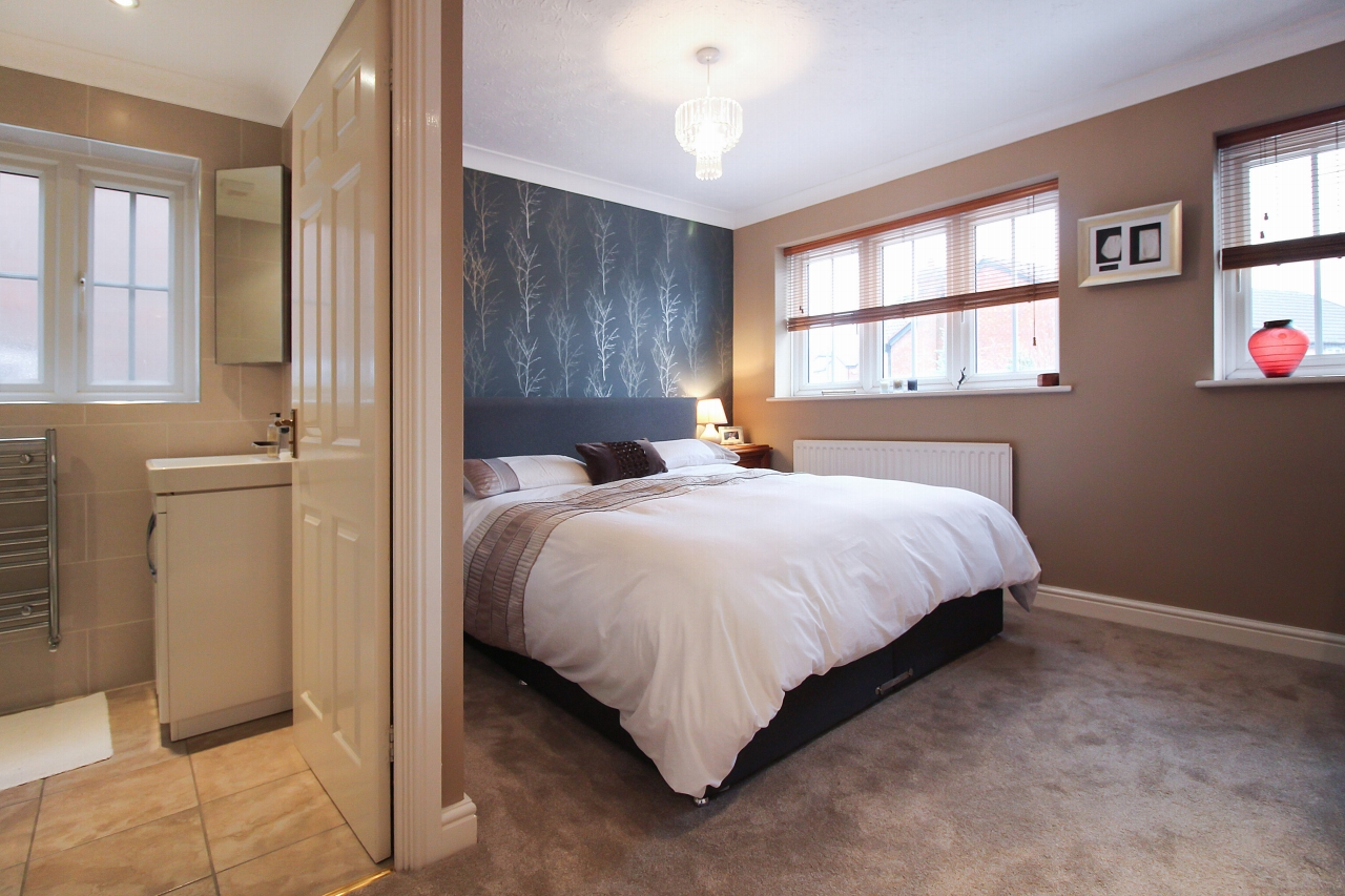 4 bedroom detached house SSTC in Solihull - photograph 8.