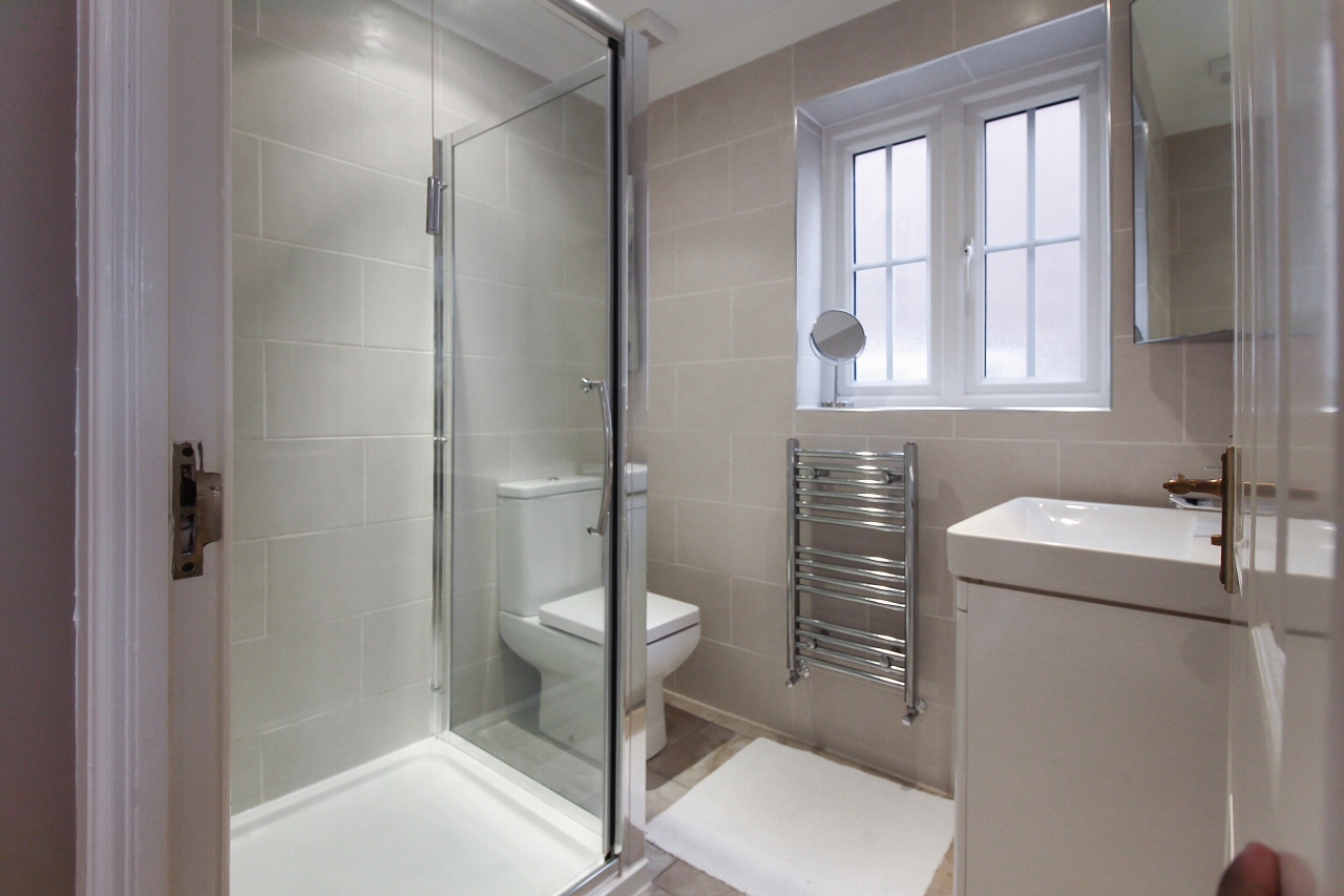 4 bedroom detached house SSTC in Solihull - photograph 9.