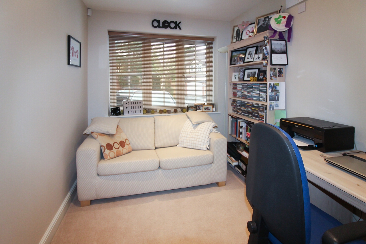 4 bedroom detached house SSTC in Solihull - photograph 7.