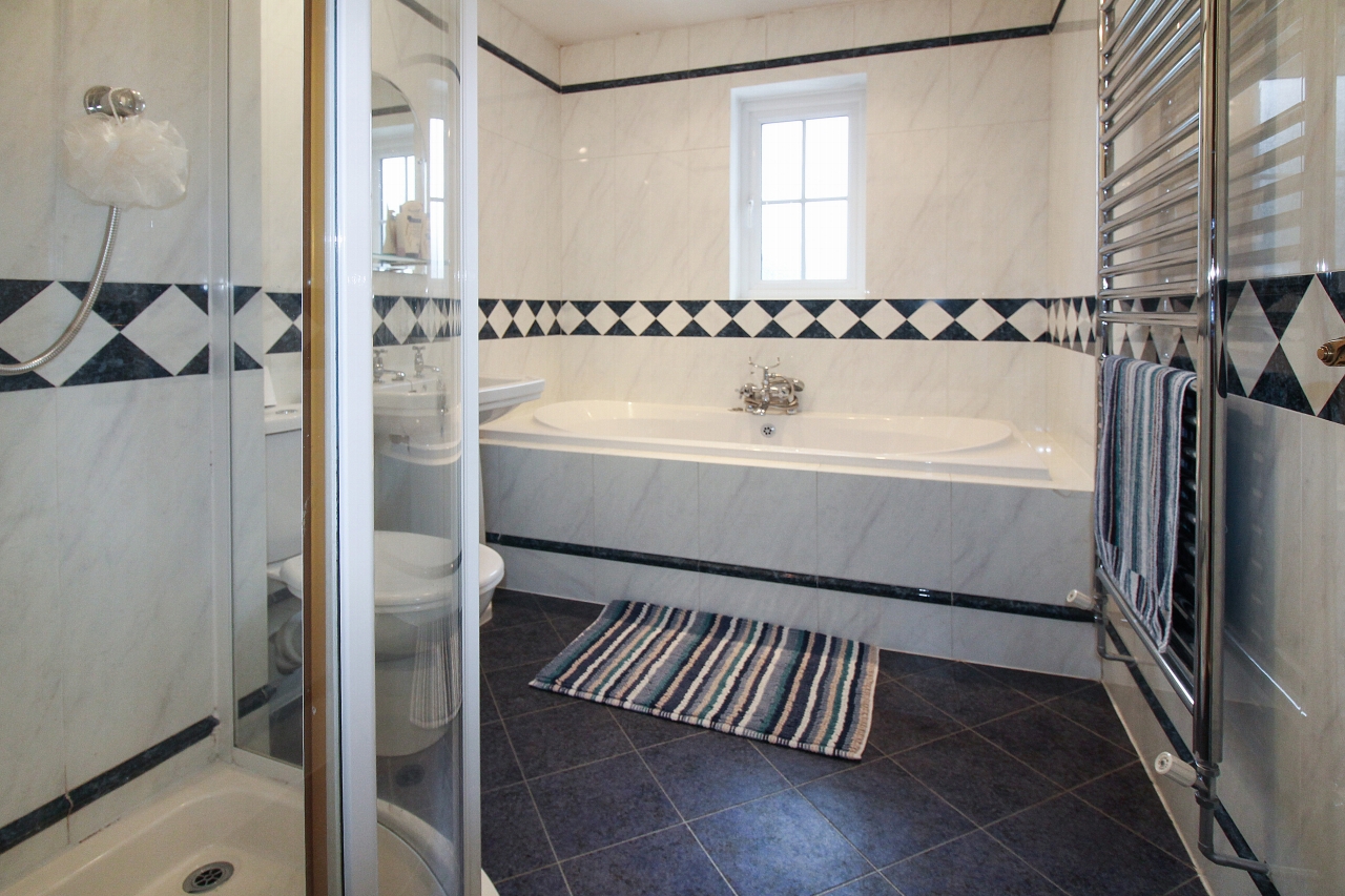 4 bedroom detached house SSTC in Solihull - photograph 11.