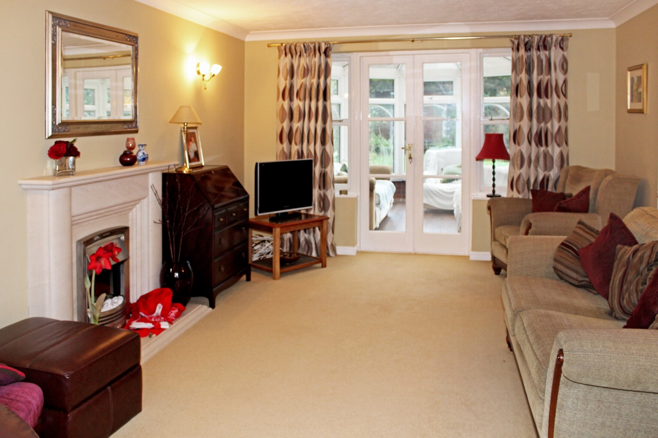 4 bedroom detached house SSTC in Solihull - photograph 3.