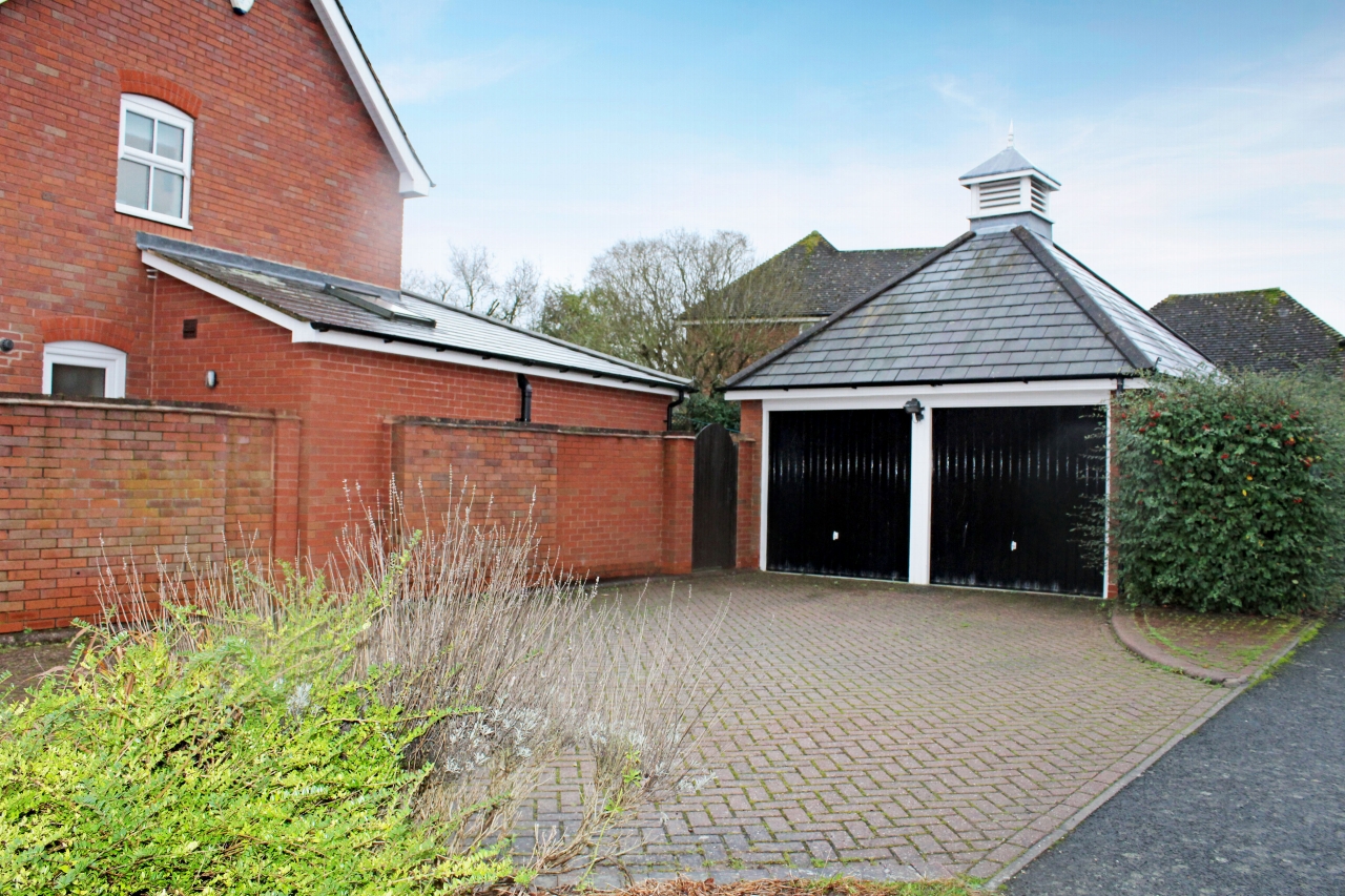 4 bedroom detached house SSTC in Solihull - photograph 16.