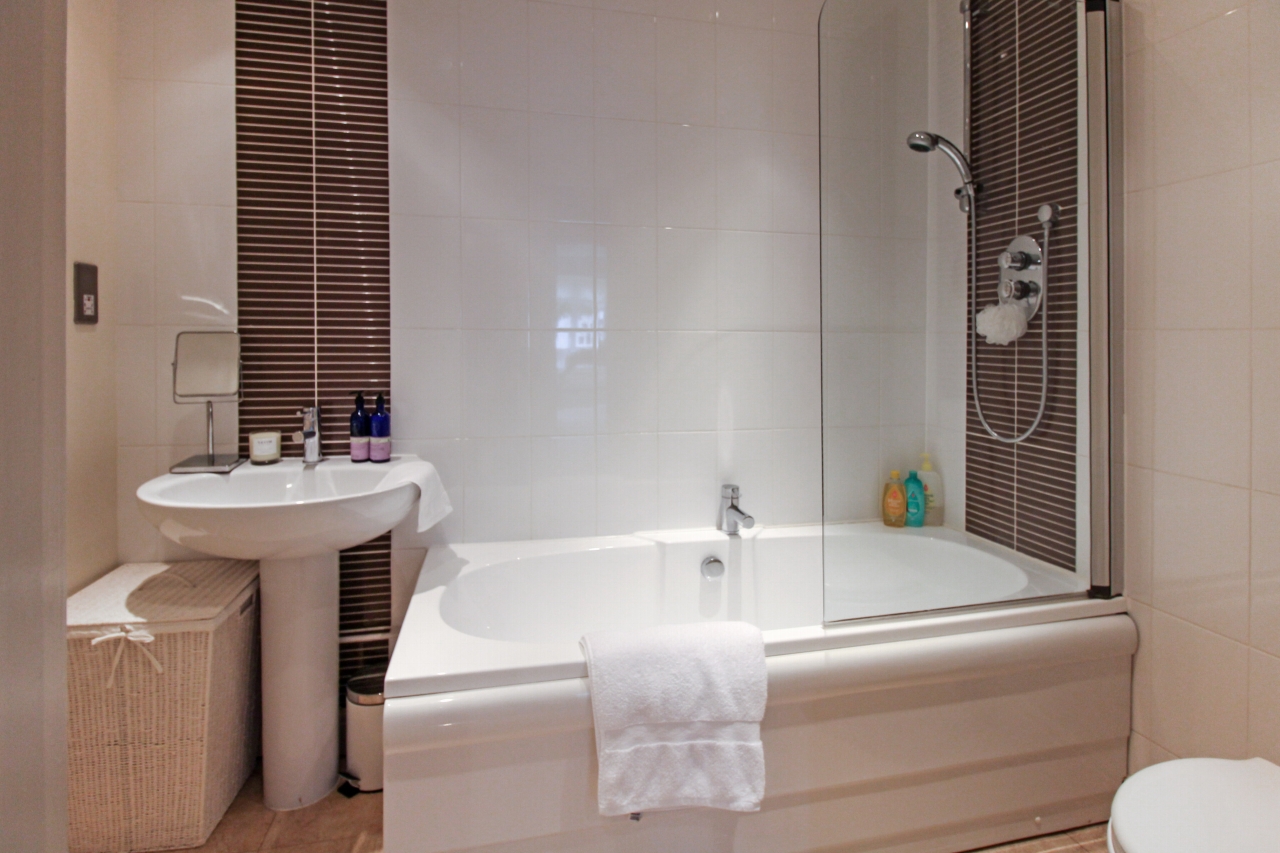 2 bedroom first floor apartment SSTC in Solihull - photograph 9.